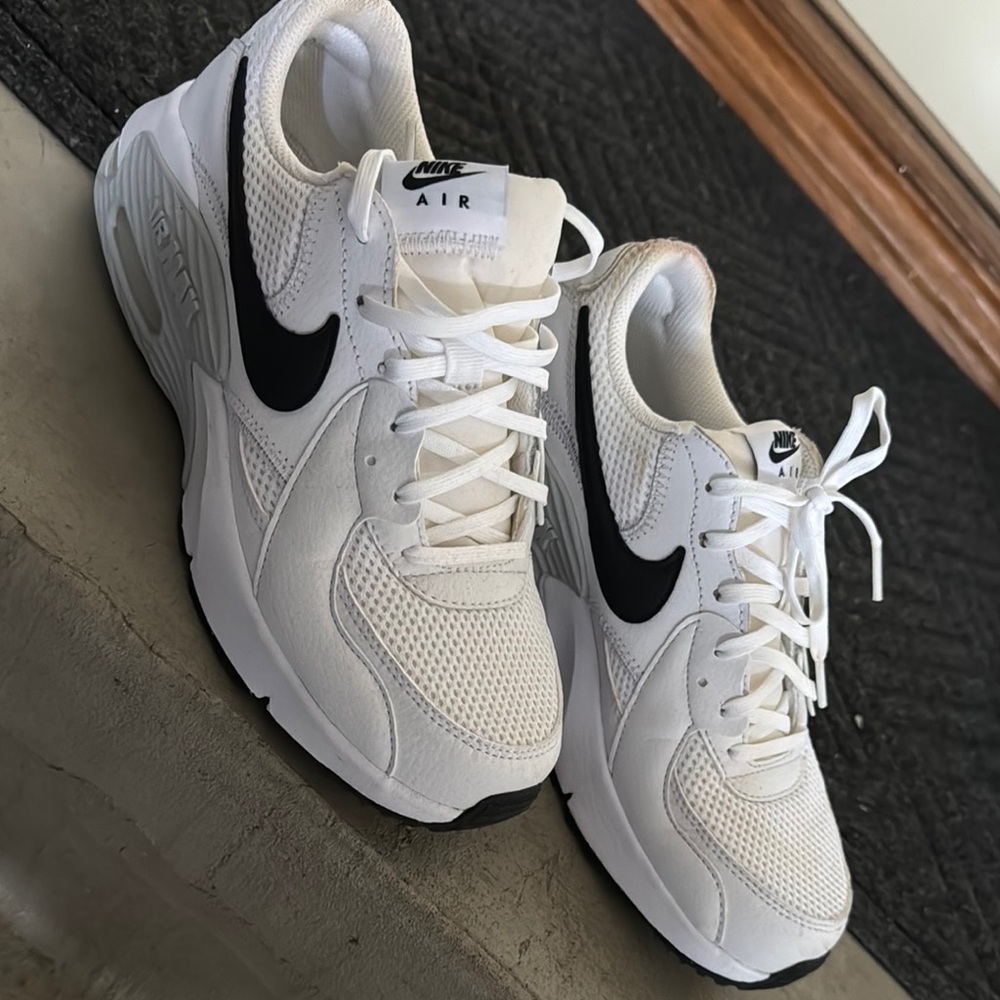 Nike White and Black Sneakers
